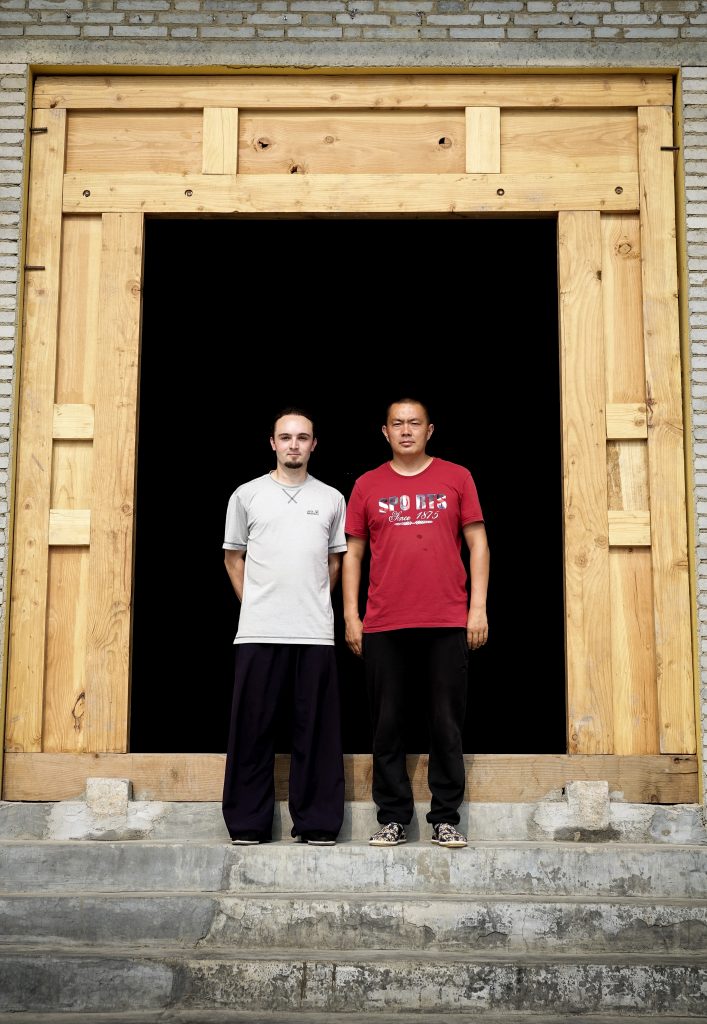 Joël Achermann mit Meister Hu Zhengsheng